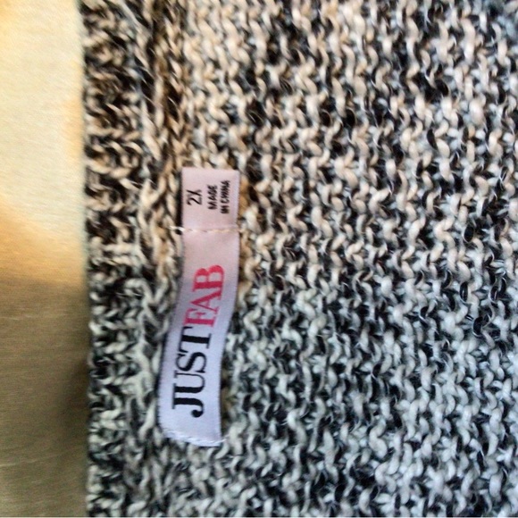🌹 2 for $15. JustFab woman’s sweater in size 2X. - Picture 2 of 4